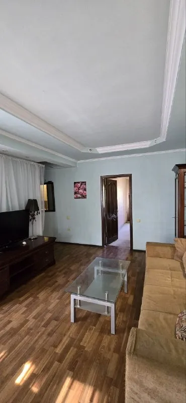 Продажа двухкомнатная квартира

🌆Донецк, киевский район ул. Челюскинцев краеведческий музей/донбасс арена📌

✅Этажность 5/5
✅Квартира расположена на второй линии, поэтому здесь значительно тише, чем в домах непосредственно у дороги: нет постоянного шума транспорта и трамвая. ❗️

✅При этом всё самое необходимое — буквально рядом. Центр города, удобная транспортная развязка, развитая инфраструктура: магазины, аптеки, остановки и другие объекты городской инфраструктуры находятся в шаговой доступности.

✅ - фотография - 4