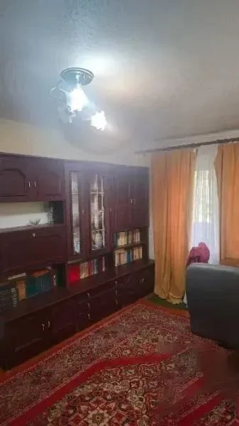 Продается 2х комнатная квартира
🌇Донецк, буденновский район, ориентир южэлектросетьстрой📌
🔹Квартира в кирпичном доме.
🔹3 Этаж 4 этажного кирпичного дома.
🔹 43 М2 общая площадь
🔹 26 М2 жилая площадь
🔹 6 М2 кухня
🔹Квартира тёплая и светлая, есть гардеробная, комнаты смежные.
❗Квартира в жилом состоянии, окна м/п, балкон застеклен, новая дверь.
💦Вода по графику - фотография - 2