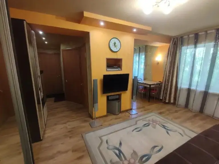Продажа 3х комнатной квартиры

🌆Донецк в пролетарском районе, улица раздольная 10📌

🏢Этаж - 1/5
✅Общая площадь - 60 м2
✅Комнаты все раздельные (зал и две спальни).
✅Окна в зеленые дворы.
✅Двор закрытый, в стороне от основной дороги.
👍Во дворе только построили основательную новую детскую площадку - фотография - 3