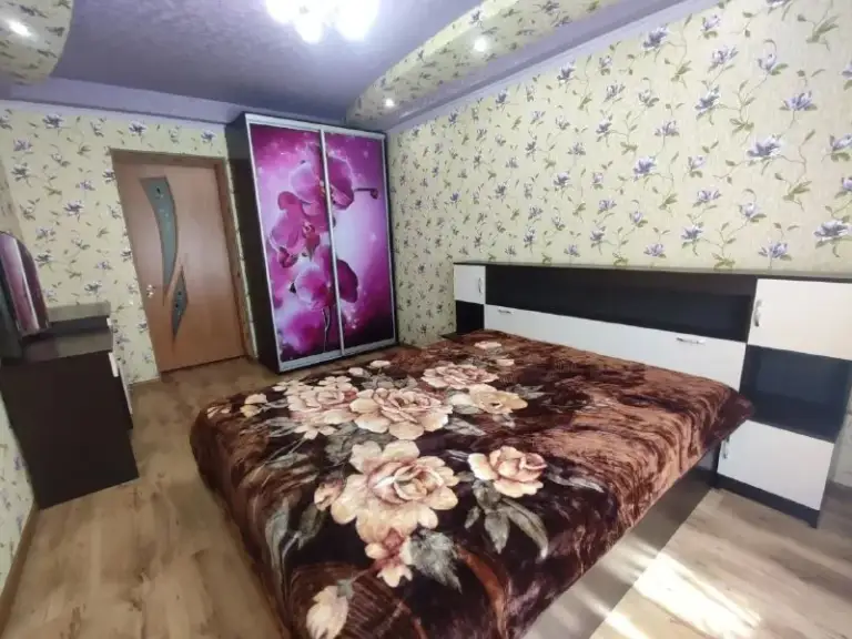 Продажа 3х комнатной квартиры

🌆Донецк в пролетарском районе, улица раздольная 10📌

🏢Этаж - 1/5
✅Общая площадь - 60 м2
✅Комнаты все раздельные (зал и две спальни).
✅Окна в зеленые дворы.
✅Двор закрытый, в стороне от основной дороги.
👍Во дворе только построили основательную новую детскую площадку - фотография - 5