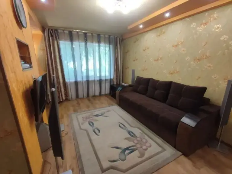 Продажа 3х комнатной квартиры

🌆Донецк в пролетарском районе, улица раздольная 10📌

🏢Этаж - 1/5
✅Общая площадь - 60 м2
✅Комнаты все раздельные (зал и две спальни).
✅Окна в зеленые дворы.
✅Двор закрытый, в стороне от основной дороги.
👍Во дворе только построили основательную новую детскую площадку - фотография - 6