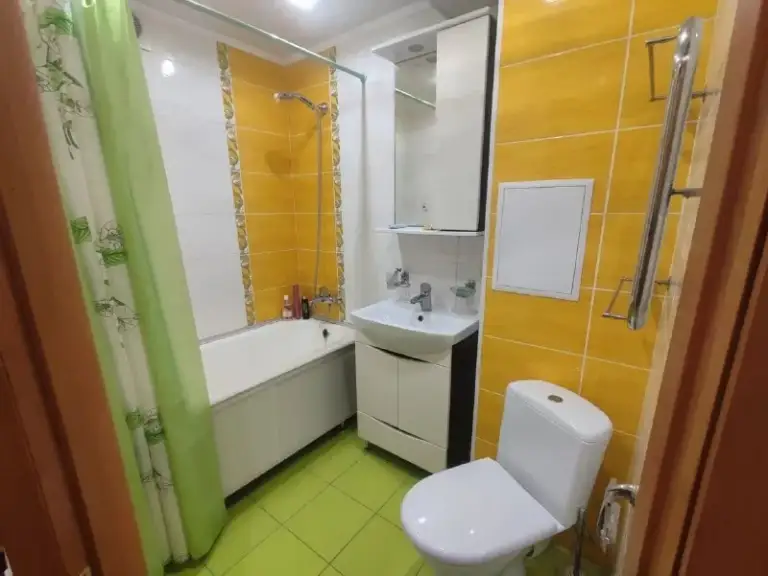 Продажа 3х комнатной квартиры

🌆Донецк в пролетарском районе, улица раздольная 10📌

🏢Этаж - 1/5
✅Общая площадь - 60 м2
✅Комнаты все раздельные (зал и две спальни).
✅Окна в зеленые дворы.
✅Двор закрытый, в стороне от основной дороги.
👍Во дворе только построили основательную новую детскую площадку - фотография - 8