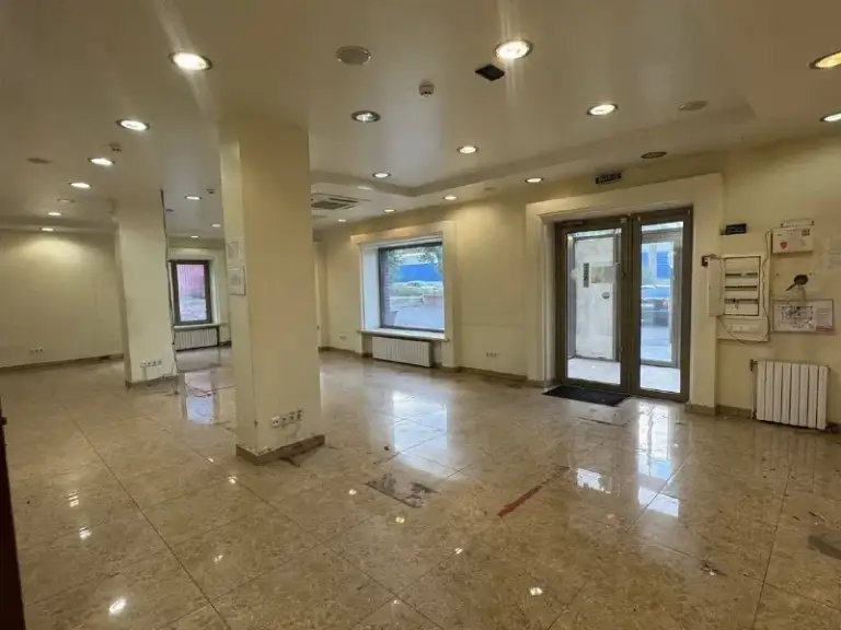Сдается в аренду помещение
С отличным ремонтом
🌆Донецк, куйбышевский район, ул. Горная, возле ж/д рынка📌
👍Не требует вложений для начала деятельности.
✅Два входа, застекленные предбанники, панорама
Собственная большая зона парковки
✅ Удобная планировка
✅Площадь 178 кв. М.
✅ Сан узел, так же с ремонтом
✅ Отлично для салона, аптеки, медицинского центра или бюро юридических услуг.
💰Стоимость аренды: 220 000 ₽
📲☎️+7 (949) 537 00 25 Дмитрий
Ан новый дом
Подписаться | 📩дать объявление
📲Наш max - фотография - 2
