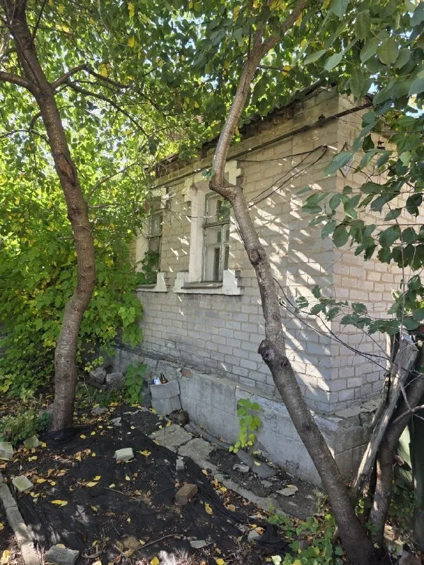 Продам дом площадью - 69 м2

🌆Донецк в куйбышевском районе, улица порт-артурная📌

👍Отличное расположение, близость к центру города.
🌎Земельный участок: 6,5 соток (земля в собственности)
✅Центральные коммуникации: вода, канализация, газ
✅Дом шпальный, требует капитального ремонта
✅Летняя кухня, летний душ
📍Вся инфраструктура рядом:
Супермаркеты, магазины
Кольцо бакинских ко. .. Вы к сделке
💰Цена: 4 000 000 рублей торг

📲☎️+7 (949) 417 18 14
📲☎️+7 (949) 513 13 00

Подписаться  |  📩дать объявление
📲Наш max - фотография - 3