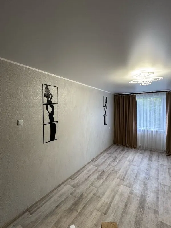 🏡Продаётся 1-х комнатная квартира
📍Г. Донецк днр
Куйбышевский р-н
Улица сомова

•Этажность–3/5 жилого дома
•Общая площадь–31.4 м2

•В квартире выполнен свежий ремонт
•Окна, трубы водоснабжения и канализации пластиковые

•Железная входная дверь, вода по графику
•Рядом школа, детский садик, поликлиника, супермаркет, магазины и остановка общественного транспорта
•Документы готовы
🔥Собственник

💴Цена: 3🍋100.000 рублей
☎️+7(949) 303-77-57

Недвижимость донецк днр - фотография - 2