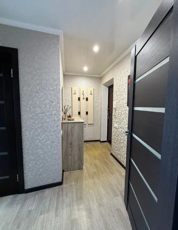 🏡Продажа 1-х комнатной квартиры
📍Г. Макеевка днр
Червоногвардейский р-н

•Этажность–8/9 жилого дома

•Квартира не угловая
•В квартире выполнен ремонт, балкон не застеклённый

•Квартира продаётся частично с мебелью и бытовой техникой

•Вода по графику

•Рядом школа, детский садик, рынок, мфц, парк, больница и автостанция.
•Документы готовы
🔥Собственник

💴Цена: 3🍋300.000 рублей
☎️+7(949) 327-60-94

Недвижимость днр - фотография - 4