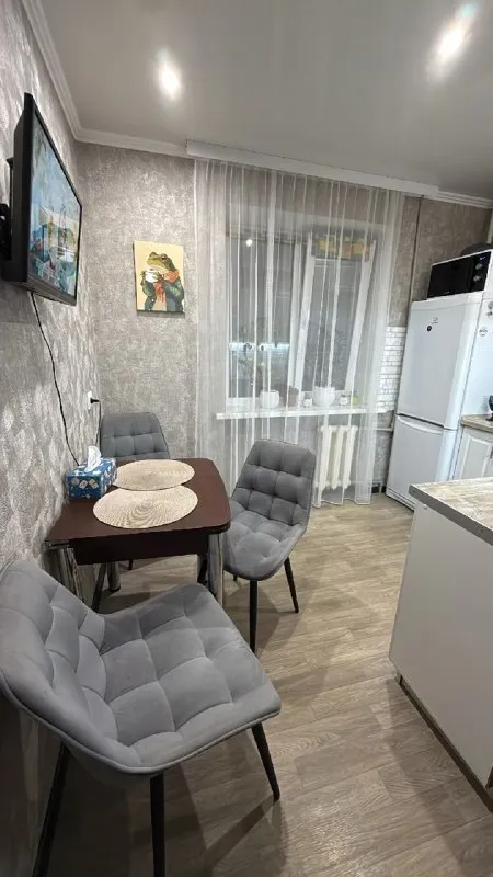 🏡Продажа 1-х комнатной квартиры
📍Г. Макеевка днр
Червоногвардейский р-н

•Этажность–8/9 жилого дома

•Квартира не угловая
•В квартире выполнен ремонт, балкон не застеклённый

•Квартира продаётся частично с мебелью и бытовой техникой

•Вода по графику

•Рядом школа, детский садик, рынок, мфц, парк, больница и автостанция.
•Документы готовы
🔥Собственник

💴Цена: 3🍋300.000 рублей
☎️+7(949) 327-60-94

Недвижимость днр - фотография - 5