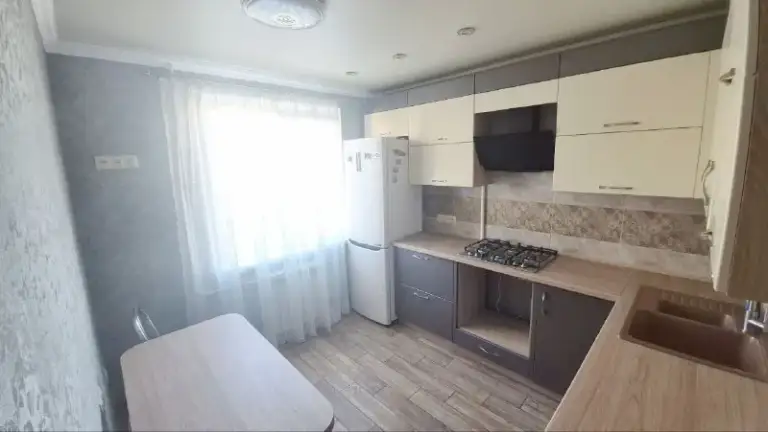 Продажа 3х комнатной квартиры
🌆Донецк в пролетарском районе улица прожекторная дом 7.📌
✅Кооперативный 9 этажный дом, квартира находится на 6 этаже.
💦Холодная вода подаётся до 9 этажа без проблем, за счёт установленного насоса в подвале подъезда.
✅Площадь 69м2.
👍Имеется балкон и лоджия.
✅Замена всех коммуникаций в квартире, качественный ремонт.
✅Хорошая локация, в шагов. .. Товы.
💰Цена 6.800.000 ₽ (торг).
Для показов звоните:
📲☎️+79493715120.
Подписаться | 📩дать объявление
📲Наш max - фотография - 5