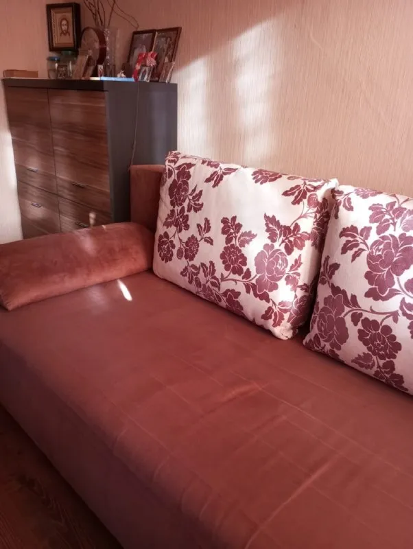 Продажа 3-комнатной квартиры в петровском районе
Стройте свое пространство с агентством недвижимости город.
Вы мечтаете - мы реализовываем👏
🏗Район: петровский
🏘Комнат -3
🏢Этаж - 3/4
🚪Общая площадь - 46,2 м2
Продается трехкомнатная квартира в петровском районе донецка, площадь победы 7, ориентир - книжный магазин, круг.
⏺1-Я комната – 8,8 кв. М. ,
⏺2-Я комната – 6,7 кв. М. ,
⏺3-Я к. .. 5303299319292526219">⏺в 1-й комнате: большой 2-х метровый шкаф, раскладывающийся 2-х спальный диван, комод и письменный стол с компьютером;
⏺Во 2-й комнате: раскладывающийся 2-х спальный диван, комод, шкаф и телевизор;
⏺В 3-й комнате: гостиный гарнитур со шкафами, стеллажами и витринами, большой раскладывающийся угловой диван, комод и телевизор.
Кухня полностью оборудована всей техникой (холодильник, стиральная машина, плита, духовка), обеденной зоной и гарнитуром.
Квартира солнечная и светлая, в 2023 года произведена полная замена магистральных труб отопления – в квартире очень тепло.
Документы оформлены в росреестре.
💵Цена: 3 500 000 рублей (торг)
☎️Телефон: +7 (949) 513 85 58
☎️Телефон: +7 (949) 513 13 00 - фотография - 3