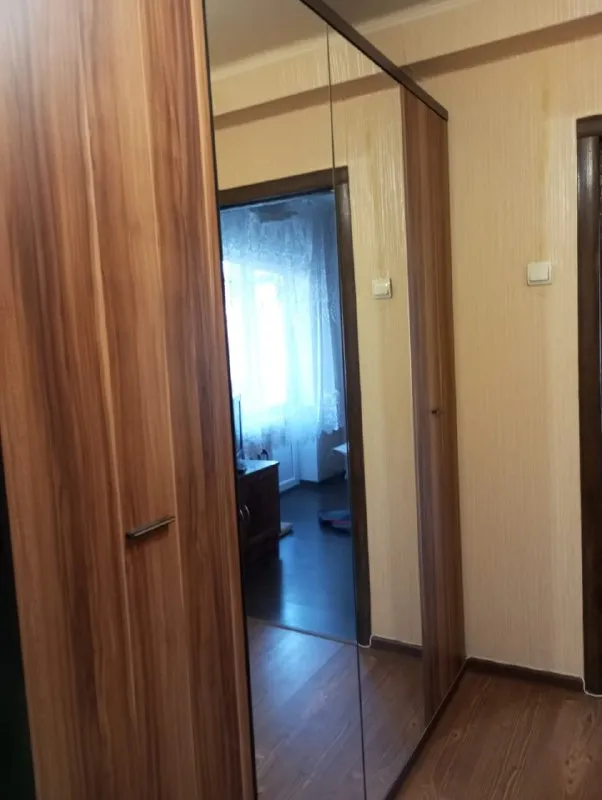 Продажа 3-комнатной квартиры в петровском районе
Стройте свое пространство с агентством недвижимости город.
Вы мечтаете - мы реализовываем👏
🏗Район: петровский
🏘Комнат -3
🏢Этаж - 3/4
🚪Общая площадь - 46,2 м2
Продается трехкомнатная квартира в петровском районе донецка, площадь победы 7, ориентир - книжный магазин, круг.
⏺1-Я комната – 8,8 кв. М. ,
⏺2-Я комната – 6,7 кв. М. ,
⏺3-Я к. .. 5303299319292526219">⏺в 1-й комнате: большой 2-х метровый шкаф, раскладывающийся 2-х спальный диван, комод и письменный стол с компьютером;
⏺Во 2-й комнате: раскладывающийся 2-х спальный диван, комод, шкаф и телевизор;
⏺В 3-й комнате: гостиный гарнитур со шкафами, стеллажами и витринами, большой раскладывающийся угловой диван, комод и телевизор.
Кухня полностью оборудована всей техникой (холодильник, стиральная машина, плита, духовка), обеденной зоной и гарнитуром.
Квартира солнечная и светлая, в 2023 года произведена полная замена магистральных труб отопления – в квартире очень тепло.
Документы оформлены в росреестре.
💵Цена: 3 500 000 рублей (торг)
☎️Телефон: +7 (949) 513 85 58
☎️Телефон: +7 (949) 513 13 00 - фотография - 5