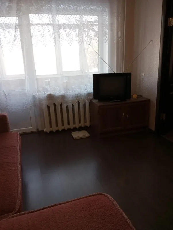 Продажа 3-комнатной квартиры в петровском районе
Стройте свое пространство с агентством недвижимости город.
Вы мечтаете - мы реализовываем👏
🏗Район: петровский
🏘Комнат -3
🏢Этаж - 3/4
🚪Общая площадь - 46,2 м2
Продается трехкомнатная квартира в петровском районе донецка, площадь победы 7, ориентир - книжный магазин, круг.
⏺1-Я комната – 8,8 кв. М. ,
⏺2-Я комната – 6,7 кв. М. ,
⏺3-Я к. .. 5303299319292526219">⏺в 1-й комнате: большой 2-х метровый шкаф, раскладывающийся 2-х спальный диван, комод и письменный стол с компьютером;
⏺Во 2-й комнате: раскладывающийся 2-х спальный диван, комод, шкаф и телевизор;
⏺В 3-й комнате: гостиный гарнитур со шкафами, стеллажами и витринами, большой раскладывающийся угловой диван, комод и телевизор.
Кухня полностью оборудована всей техникой (холодильник, стиральная машина, плита, духовка), обеденной зоной и гарнитуром.
Квартира солнечная и светлая, в 2023 года произведена полная замена магистральных труб отопления – в квартире очень тепло.
Документы оформлены в росреестре.
💵Цена: 3 500 000 рублей (торг)
☎️Телефон: +7 (949) 513 85 58
☎️Телефон: +7 (949) 513 13 00 - фотография - 6