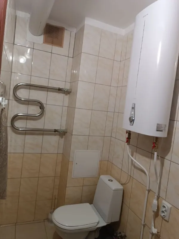 ‼❗‼ Сдается ‼❗‼
🏡1-Х комн. Кв. , проспект комсомольский, рядом парк им. Щербакова, бульвар пушкина, ворошиловский район
📍Г. Донецк днр

‼Оплата услуг по факту заселения, без предоплат и поездок в офис‼

•Обычное состояние.
•Имеется вся необходимая мебель и бытовая техника: холодильник, стиральная машина автомат, установлен бойлер. ..

Стоимость: 20.000 + ком. Услуги
☎☎☎+7949-419-63-79 - фотография - 4