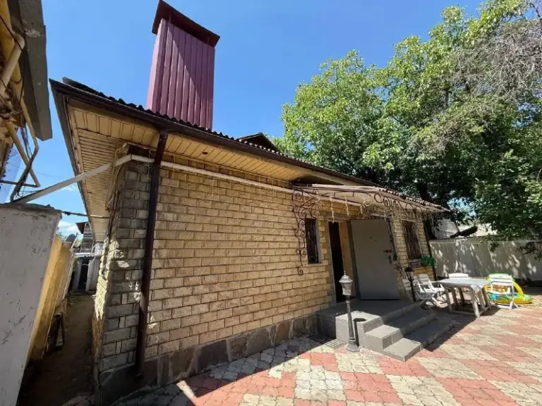 Аренда дома площадью 120м².
🌆Донецк, буденновский район
Улица таганская 📌
Предлагаем к аренде уютный дом в развитом районе — идеальный вариант для большой семьи!
✅Основные характеристики:
- Земельный участок: 8 соток
- Планировка: 4 комнаты, 2 санузла, кухня студия
- Расположение: удобная транспортная доступность, развитая инфраструктура.
💰Стоимость 80.000 рублей
📲☎️+79496455686
📲☎️+79490774949
Подписаться | 📩дать объявление
📲Наш max - фотография - 1