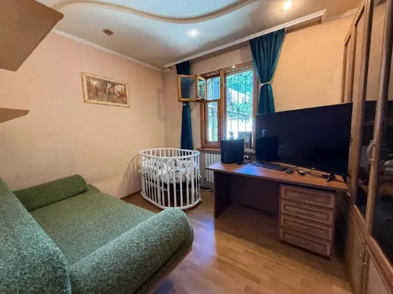 Аренда дома площадью 120м².
🌆Донецк, буденновский район
Улица таганская 📌
Предлагаем к аренде уютный дом в развитом районе — идеальный вариант для большой семьи!
✅Основные характеристики:
- Земельный участок: 8 соток
- Планировка: 4 комнаты, 2 санузла, кухня студия
- Расположение: удобная транспортная доступность, развитая инфраструктура.
💰Стоимость 80.000 рублей
📲☎️+79496455686
📲☎️+79490774949
Подписаться | 📩дать объявление
📲Наш max - фотография - 6