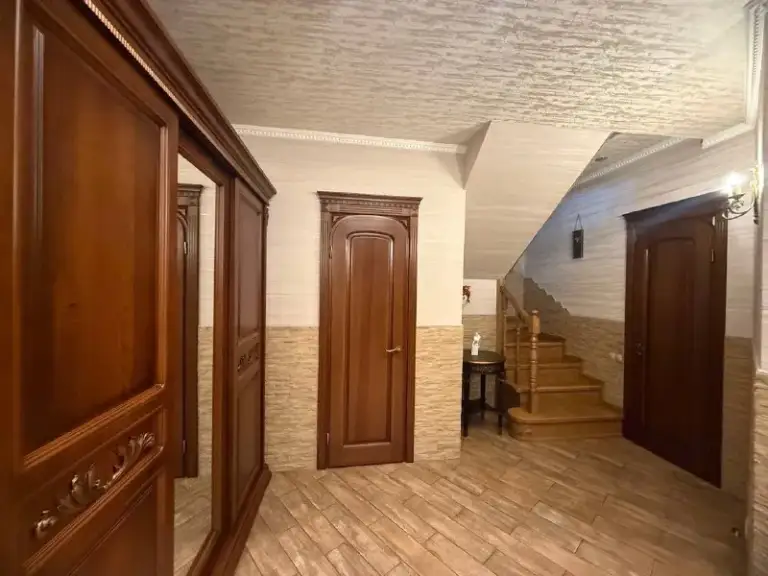 Продажа двух в куйбышевском районе донецка!бакинских комиссаров!

Ан «статус» - твой выбор в мире недвижимости!🤝

📍Адрес: г. Донецк, улица северная
Куйбышевский район

✅Площадь первого дома 160кв. М
✅Площадь второго дома 60 квадратов (сауна с камином )
✅Газ проведен
✅Вода идет по графику
✅4 Комнаты
✅Гараж на две машины с подвалом
✅Земля 8 соток (земля не приватизирована)
✅Центральная канализация

📌Документы рф готовы к сделке
Прописанных нет!

💸 28.000.000 Руб.

📞+79496455686
📞+79490774949

Принимаем звонки в любое время! - фотография - 7