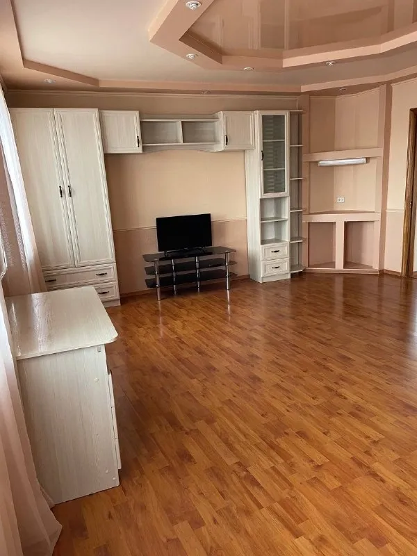 🏡Продаётся 3-х комнатная квартира
📍Г. Донецк днр
Ворошиловском р-н
Бульвар школьный

•Этажность–13/16 жилого дома
•Общая площадь–85 м2

•Квартира перепланирована из 4-х комнатной (перепланировка узаконена)

•Вода по графику
•Рядом школа № 5, набережная, крытый рынок, автостанция, детский садик
🔥Собственник

💴Цена: 9🍋100.000 рублей
☎️+7(949) 317-20-46

Недвижимость днр - фотография - 2