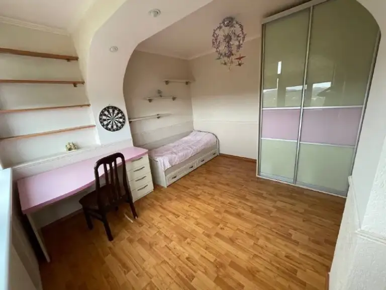 🏡Продаётся 3-х комнатная квартира
📍Г. Донецк днр
Ворошиловском р-н
Бульвар школьный

•Этажность–13/16 жилого дома
•Общая площадь–85 м2

•Квартира перепланирована из 4-х комнатной (перепланировка узаконена)

•Вода по графику
•Рядом школа № 5, набережная, крытый рынок, автостанция, детский садик
🔥Собственник

💴Цена: 9🍋100.000 рублей
☎️+7(949) 317-20-46

Недвижимость днр - фотография - 6