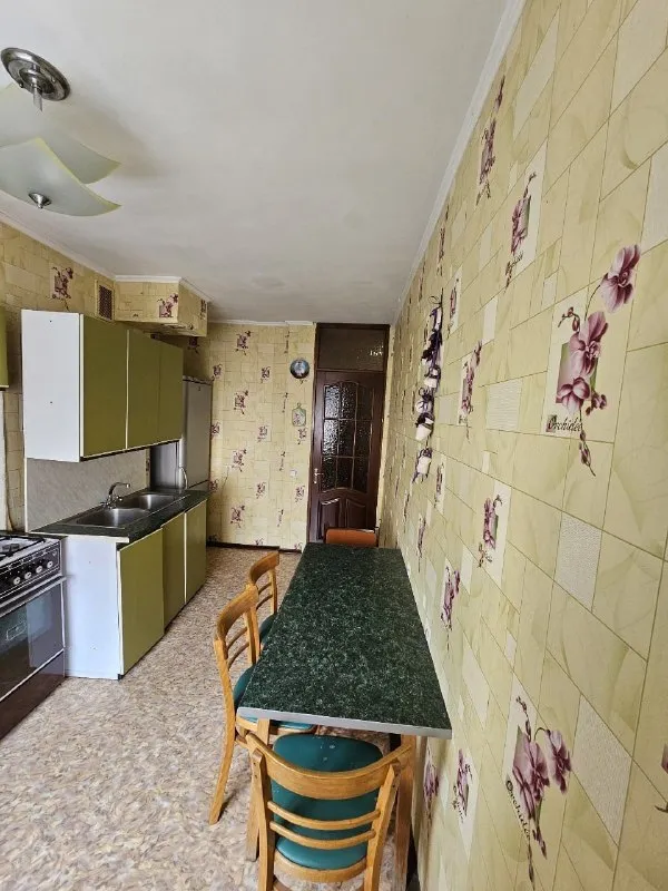 Продажа 3-комнатной квартиры

🌆Донецк, ворошиловский район, комсомольский проспект 41📌

✅Общая площадь - 65 м2
👍Лучшая локация города
Набережная - площадь ленина
✅Транспортная развязка в любую точку города
📍Вблизи дома: школа, магазины, садик, супермаркеты.
✅Кухня 10 кв м
✅Комнаты раздельные - фотография - 6