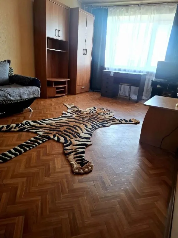 Продам однокомнатную квартиру
️
🌇Донецк, ворошиловский район, по адресу: ул. Коваля, 86.📌

🔹Планировочное решение включает:
— Жилую зону
— Просторную кухню
— Совмещенный санузел
— Кладовую
— Застекленный балкон выходящий из кухни, с которого открывается прекрасный вид на набережную.

🔹 5-Й этаж в 14-этажном кирпичном здании.
💦 Подача воды осуществляется по графику.

🔹Состояние жилья:
— Квартира находится в хорошем состоянии, полностью меблирована и оснащена бытовой техникой.

🔹Данный объект отлично подойдет как для постоянного проживания, так и для инвестиций с целью сдачи в аренду.
📃Документы готовы

💰Цена: 3 900 000 рублей.

📲☎+79493792532 Алёна

Подписаться  |  📩дать объявление
📲Наш max - фотография - 2