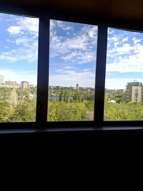 Продам однокомнатную квартиру
️
🌇Донецк, ворошиловский район, по адресу: ул. Коваля, 86.📌

🔹Планировочное решение включает:
— Жилую зону
— Просторную кухню
— Совмещенный санузел
— Кладовую
— Застекленный балкон выходящий из кухни, с которого открывается прекрасный вид на набережную.

🔹 5-Й этаж в 14-этажном кирпичном здании.
💦 Подача воды осуществляется по графику.

🔹Состояние жилья:
— Квартира находится в хорошем состоянии, полностью меблирована и оснащена бытовой техникой.

🔹Данный объект отлично подойдет как для постоянного проживания, так и для инвестиций с целью сдачи в аренду.
📃Документы готовы

💰Цена: 3 900 000 рублей.

📲☎+79493792532 Алёна

Подписаться  |  📩дать объявление
📲Наш max - фотография - 5