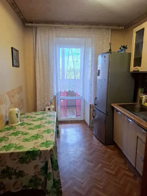 Продам однокомнатную квартиру
️
🌇Донецк, ворошиловский район, по адресу: ул. Коваля, 86.📌

🔹Планировочное решение включает:
— Жилую зону
— Просторную кухню
— Совмещенный санузел
— Кладовую
— Застекленный балкон выходящий из кухни, с которого открывается прекрасный вид на набережную.

🔹 5-Й этаж в 14-этажном кирпичном здании.
💦 Подача воды осуществляется по графику.

🔹Состояние жилья:
— Квартира находится в хорошем состоянии, полностью меблирована и оснащена бытовой техникой.

🔹Данный объект отлично подойдет как для постоянного проживания, так и для инвестиций с целью сдачи в аренду.
📃Документы готовы

💰Цена: 3 900 000 рублей.

📲☎+79493792532 Алёна

Подписаться  |  📩дать объявление
📲Наш max - фотография - 7