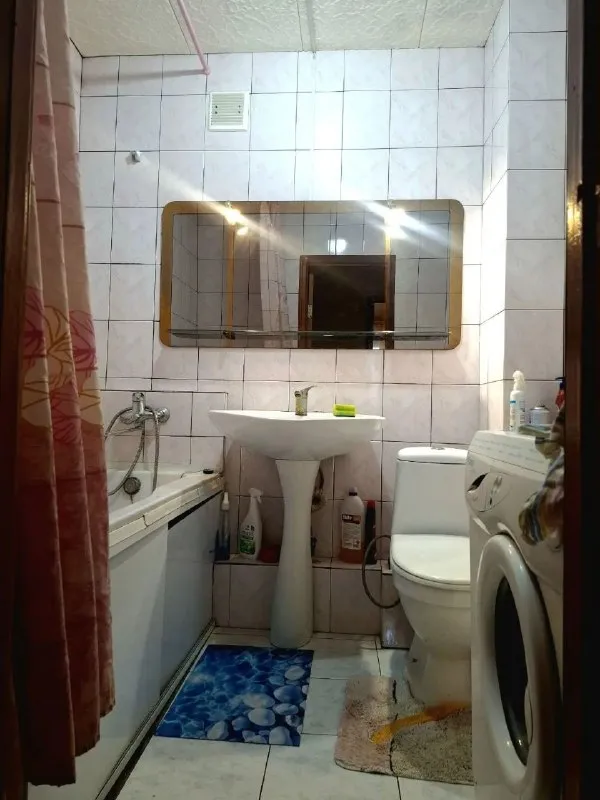 Продам однокомнатную квартиру
️
🌇Донецк, ворошиловский район, по адресу: ул. Коваля, 86.📌

🔹Планировочное решение включает:
— Жилую зону
— Просторную кухню
— Совмещенный санузел
— Кладовую
— Застекленный балкон выходящий из кухни, с которого открывается прекрасный вид на набережную.

🔹 5-Й этаж в 14-этажном кирпичном здании.
💦 Подача воды осуществляется по графику.

🔹Состояние жилья:
— Квартира находится в хорошем состоянии, полностью меблирована и оснащена бытовой техникой.

🔹Данный объект отлично подойдет как для постоянного проживания, так и для инвестиций с целью сдачи в аренду.
📃Документы готовы

💰Цена: 3 900 000 рублей.

📲☎+79493792532 Алёна

Подписаться  |  📩дать объявление
📲Наш max - фотография - 9
