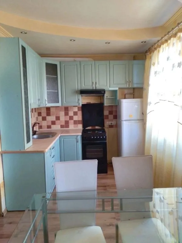 ‼❗‼ Сдается‼❗‼
🏡1-Х комн. Кв. , проспект 25 летия ркка, центр, рядом "набережная", площадь ленина, ворошиловский район
📍Г. Донецк днр

‼❗Оплата услуг по факту заселения, без каких либо предоплат и поездок в офис‼

•В квартире выполнен ремонт. ..
•Имеется вся необходимая мебель и бытовая техника: холодильник, телевизор, стиральная машина автомат, кондиционер, установлен бойлер. ...

Стоимость: 35.000 руб. + ком. Услуги
☎☎☎+7949-419-63-79 - фотография - 1