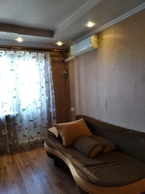 ‼❗‼ Сдается‼❗‼
🏡1-Х комн. Кв. , проспект 25 летия ркка, центр, рядом "набережная", площадь ленина, ворошиловский район
📍Г. Донецк днр

‼❗Оплата услуг по факту заселения, без каких либо предоплат и поездок в офис‼

•В квартире выполнен ремонт. ..
•Имеется вся необходимая мебель и бытовая техника: холодильник, телевизор, стиральная машина автомат, кондиционер, установлен бойлер. ...

Стоимость: 35.000 руб. + ком. Услуги
☎☎☎+7949-419-63-79 - фотография - 2