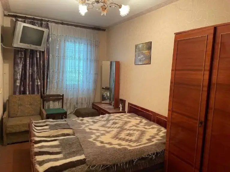 Продажа 3х комнатной квартиры
🌆Донецк в куйбышевском районе, проспект колхозный 5а микрорайон "октябрьский". 📌
🏢Этаж - 1/5
✅Общая площадь - 58 м2
✅Квартира не угловая, теплая
✅Высокий цоколь
✅На окнах установлены решетки
✅Комнаты раздельные - фотография - 4