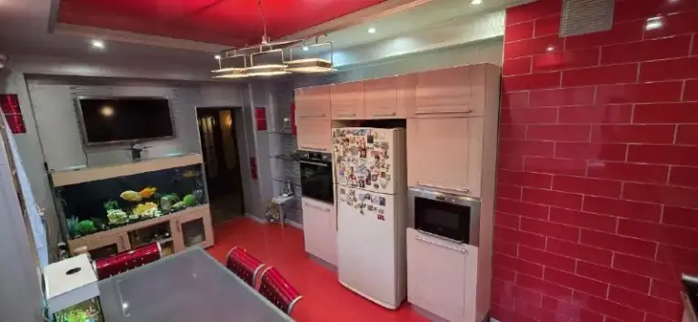 ‼️‼️‼️Продажа элитного дома 3 уровня ориентир буденновское ровд, школа донецк‼️‼️‼️
📍Г. Донецк днр

•Продам просторный дом (275 м2) на участке 4 сотки в собственности по госакту. •построен из шлакоблока и кирпича, утеплён. Мпокна, решётки.
•В доме 7 светлых комнат, просторная гостиная с камином, кухня- столовая, гардеробная комната.
•Коммуникации: газ, электричество 380квт (3 фазы), стабилизатор.
•Водоснабжение постоянно, бойлеры, (накопитель на 1700л. ) система очистки воды(осмос). Генератор.
•Территория:
Ландшафтный дизайн с системой полива.
Водоем с рыбами
Мангальная крытая площадка,
Лаунж-зона перед домом. Парковочное место.
•Дом:
0 - Этаж
Гараж подьемно- поворотные ворота
Подсобное помещение для приготовления пищи
Подсобное для хранения, складское
Котельная.
1 - Этаж
Входная группа
Гостиная
Кухня- столовая
Кабинет
Санузел (джакузи)
2 - Этаж
Холл
3 Спальни
Гардеробная
Санузел (душевая кабина)
•Документы росреестр собственник на сделке.

Цена: 29🍋000.000 рублей
Торг.
Фото, видеобзор по запросу.
☎️☎️☎️ +79494194208
+79490782007

Недвижимость донецк днр - фотография - 10