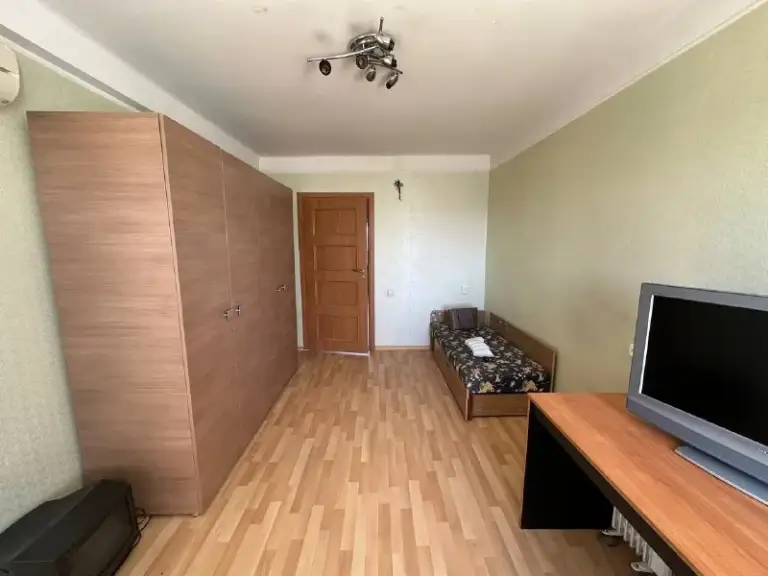 Продажа 2х комнатной квартиры

🌆Донецк в калининском районе, бульвар шевченко 42, ориентир - тц молоко, торговый университет. 📌

🏢Этажность - 5/5
✅Общая площадь - 48 м2
✅Все коммуникации новые
👍Отличный ремонт
📍Рядом вся инфраструктура:
Супермаркеты, магазины,
Школы, детские садики, набережная в пешей доступности

📃Документы все в порядке.
☎️+7 (949) 513 85 58
📲☎️+7 (949) 417 18 14

Подписаться  |  📩дать объявление
📲Наш max - фотография - 3