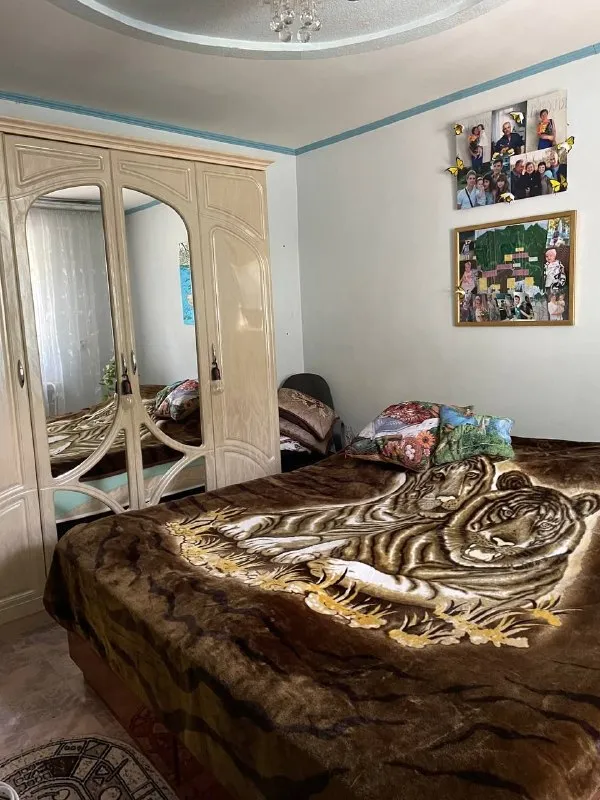 Продам отличный дом,
135 М²- 3,6 млн.
Пгт, еленовка, улица кирова.
✅В доме 3 спальни гостиная, кухня-столовая, санузел, бойлера, большой ухоженный сад, огород, бассейн, гараж, мангальная зона, пластиковые окна, отопление. Все необходимое для комфортной жизни!!!!
✅Земля приватизирована 16,5соток.
✅Документы готовы
✅Собственник на сделке
+ 7 (949) 36-77-907 Татьяна, дополнительное фото по запросу. - фотография - 1
