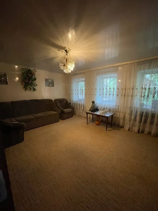 Продам отличный дом,
135 М²- 3,6 млн.
Пгт, еленовка, улица кирова.
✅В доме 3 спальни гостиная, кухня-столовая, санузел, бойлера, большой ухоженный сад, огород, бассейн, гараж, мангальная зона, пластиковые окна, отопление. Все необходимое для комфортной жизни!!!!
✅Земля приватизирована 16,5соток.
✅Документы готовы
✅Собственник на сделке
+ 7 (949) 36-77-907 Татьяна, дополнительное фото по запросу. - фотография - 2