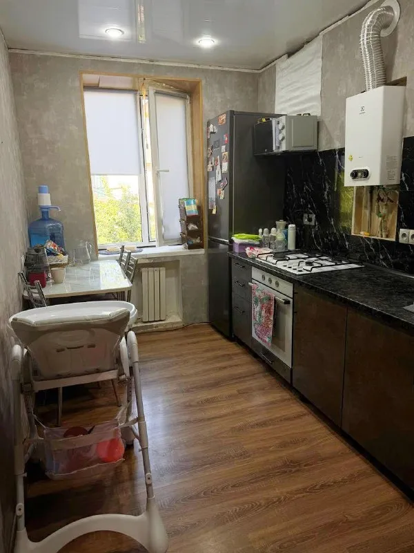 Продажа 2-комнатной в пролетарском районе

Стройте свое пространство с агентством недвижимости город.
Вы мечтаете - мы реализовываем👏

🏗Район: пролетарский
🏘Комнат - 2
🏢Этаж - 2/3
🚪Общая площадь - 49 м2

Продажа двухкомнатной квартиры в пролетарском районе донецка, улица большая магистральная, 16.

• Перепланировка не узаконена
• Комнаты раздельные
• Коммуникации новые
• Система умный дом

Квартира не угловая, теплая, хорошие соседи, двор зеленый.

Рядом отличная инфраструктура: садики, школы, супермаркеты, кафе, рынок, банки.

💵Цена: 5 500 000 рублей
☎️Телефон: + 7 (949) 513 85 58
☎️Телефон: + 7 (949) 513 13 00 - фотография - 7
