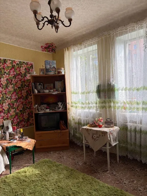 Продаётся 3х комнатная квартира

🌆Донецк, ворошиловский район в районе набережной - кальмиус 📌

❗️Ищете квартиру в тихом, но развитом районе с удобной инфраструктурой? Обратите внимание на это предложение!

✅Основные параметры:
- Общая площадь — 65 кв.  М;
- Площадь кухни — 7 кв.  М;
- Этаж — 2 из 3;
- Тип дома — «сталинка», кирпичный;

📍Преимущества локации:
Ориентир — набережная кальмиус: приятный район для прогулок и отдыха; в шаговой доступности — остановка общественного транспорта, магазины, рынок;
Рядом находятся школа, детский сад, дворец спорта, больница калинина — всё необходимое для комфортной жизни есть поблизости.
💦Вода подаётся по графику. .. L('//telegram. Org/img/emoji/40/f09f93b2.png')">📲☎️+7 (949) 510‑70‑10
📲☎️+7 (949) 800‑60‑50

Подписаться  |  📩дать объявление
📲Наш max - фотография - 2