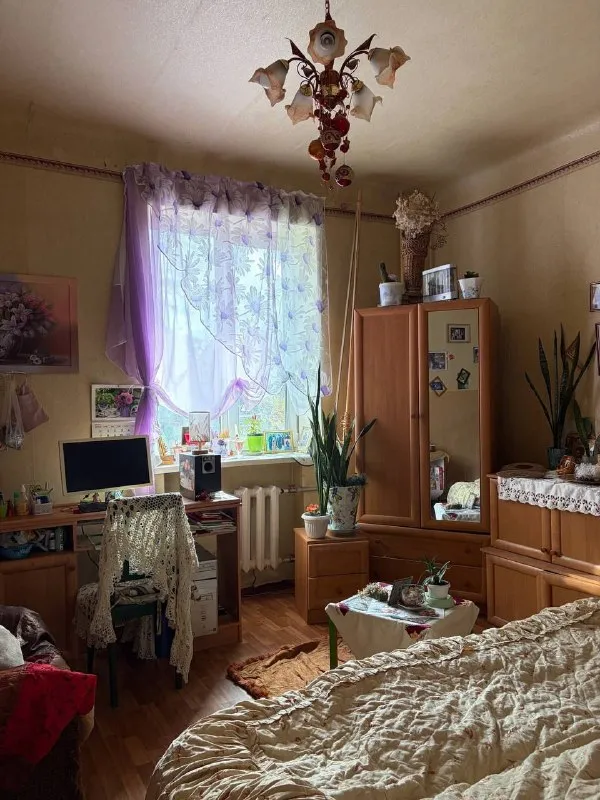 Продаётся 3х комнатная квартира

🌆Донецк, ворошиловский район в районе набережной - кальмиус 📌

❗️Ищете квартиру в тихом, но развитом районе с удобной инфраструктурой? Обратите внимание на это предложение!

✅Основные параметры:
- Общая площадь — 65 кв.  М;
- Площадь кухни — 7 кв.  М;
- Этаж — 2 из 3;
- Тип дома — «сталинка», кирпичный;

📍Преимущества локации:
Ориентир — набережная кальмиус: приятный район для прогулок и отдыха; в шаговой доступности — остановка общественного транспорта, магазины, рынок;
Рядом находятся школа, детский сад, дворец спорта, больница калинина — всё необходимое для комфортной жизни есть поблизости.
💦Вода подаётся по графику. .. L('//telegram. Org/img/emoji/40/f09f93b2.png')">📲☎️+7 (949) 510‑70‑10
📲☎️+7 (949) 800‑60‑50

Подписаться  |  📩дать объявление
📲Наш max - фотография - 3