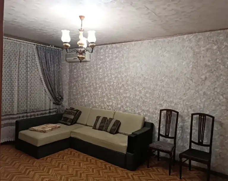 ‼❗‼ Сдается‼❗‼
🏡3-Х комн. Кв. , проспект 25 летия ркка, центр, рядом площадь ленина, "набережная", ворошиловский район
📍Г. Донецк днр

‼Оплата услуг по факту заселения, без предоплат и поездок в офис‼

Хорошее состояние.
‼❗Установлена система бесперебойной подачи воды с накопительным резервуаром на 500 л. ‼

•Имеется вся необходимая мебель и бытовая техника: холодильник, телевизор, стиральная машина автомат, кондиционер, установлен бойлер. ...

Стоимость: 40.000 руб. + ком. Услуги
☎☎☎+7949-419-63-79 - фотография - 1