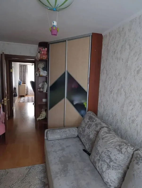 Продается 3х комнатная квартира

🌆Донецк, киевский район, рядом с "изумрудом"📌

✅Площадь 58кв. М.
✅Этажность 4/5ти.
✅В квартире выполнен качественный ремонт, заменены коммуникации, установлены пластиковые окна и радиаторы, полы с подогревом в ванной, есть накопительный бак.
✅На кухне встроенная мебель и техника. В комнатах паркет, в кухне, коридоре и ванной - плитка.
✅Вся мебель и техника остается!
💰Цена 8 000 000 рублей

📲☎️+79495406579 Ольга

Подписаться  |  📩дать объявление
📲Наш max - фотография - 5