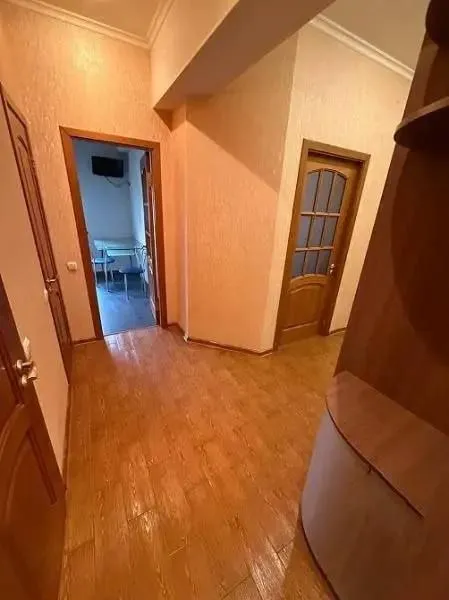 Продам трехкомнатную квартиру

🌆Донецк, ориентир пролетарский исполком!

✅Сталинка!
✅Этажность 1/3х.  
✅Площадь 67кв. М, кухня 8 кв. М
✅Квартира не угловая, теплая. 👍есть автономное отопление, теплые полы, водяной насос и стабилизатор напряжения.
🎁Бытовая техника и мебель остается. Все для комфортного проживания !
✅Тихий район, рядом магазины, транспортные остановки.

💰Цена 5 600 000 рублей

📲☎️+79495406579 Ольга

Подписаться  |  📩дать объявление
📲Наш max - фотография - 2