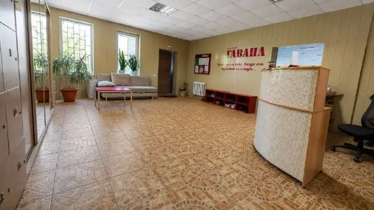 Продам коммерческое помещение
🌆Донецк, петровский район, дск, ул. Ревякина, ориентир — сразу за петровским мостом, примерно 1 км от текстильщика📌
✅2 Этажа | 400 м²❗️
💰Цена: 18 000 000 ₽, торг обсуждается после просмотра.
Форма оплаты — по телефону.
🔑 Готовая инфраструктура — изюминка объекта
Главная ценность объекта — это не просто нежилое помещение, а уже собранная коммерческая база с помещениями под клиентов, персонал, отдых и услуги.
✅Сейчас объект используется как спортивно-оздоровительный комплекс: есть спортзал, баня/сауна, бассейн, бильярдная, раздевалки, ... ')">📍рядом остановка, главная улица района, удобный подъезд к объекту.
→ Документы готовы к сделке
→ Долгов нет
→ Собственник в городе
→ Рф-учёт, кадастр и остальные вопросы — по телефону
Звоните или пишите:
Александр, «топ риелтор днр»
📲☎️+7 949 451 30 60 | Telegram: @toprieltordnr
Подписаться | 📩дать объявление
📲Наш max - фотография - 3