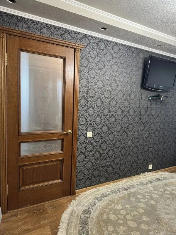 Продажа 2-комнатной квартиры в петровском районе, улица петровского 1.
Стройте свое пространство с агентством недвижимости город.
Вы мечтаете - мы реализовываем👏
🏗Район: петровский
🏘Комнат -2
🏢Этаж - 2/5
🚪Общая площадь - 43 м2
Продается двухкомнатная квартира в петровском районе донецка, кирпичный дом, ориентир - исполком.
В квартире выполнен качественный ремонт
Кухня полностью оборудована всей техникой
Подача воды два дня из трех
Документы оформлены в росреестре.
💵Цена: 5 000 000 рублей (торг)
☎️Телефон: +7 (949) 513 13 00
☎️Телефон: +7 (949) 417 18 14 - фотография - 8
