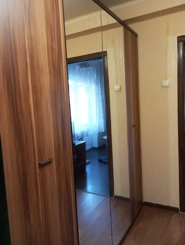 Продажа 3-комнатной квартиры

🌆Донецк в петровском районе,
Площадь победы 7, ориентир - книжный магазин, круг. 📌

🏢Этаж - 3/4
✅Общая площадь - 46,2 м2
✅1-Я комната – 8,8 кв. М. ,
✅2-Я комната – 6,7 кв. М. ,
✅3-Я комната – 15,6 кв. М. ,
✅Кухня – 6,1 кв. М. , - фотография - 3