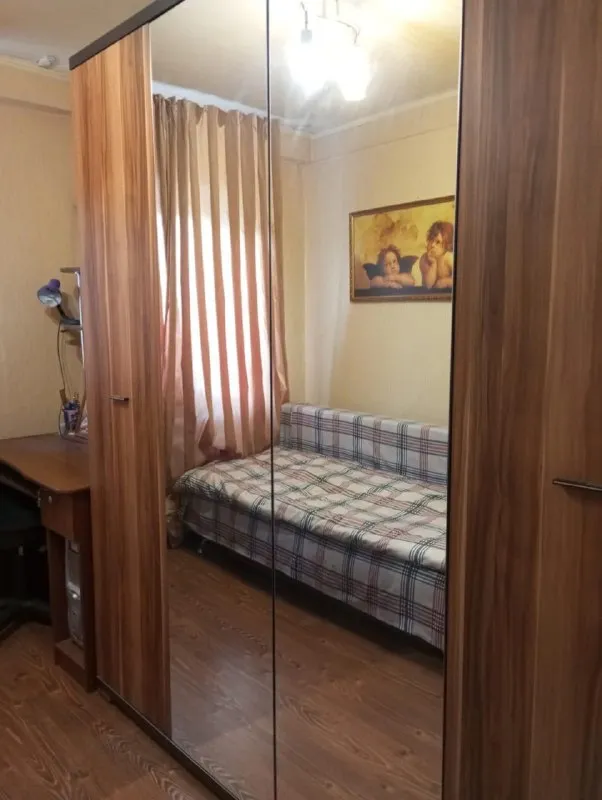 Продажа 3-комнатной квартиры

🌆Донецк в петровском районе,
Площадь победы 7, ориентир - книжный магазин, круг. 📌

🏢Этаж - 3/4
✅Общая площадь - 46,2 м2
✅1-Я комната – 8,8 кв. М. ,
✅2-Я комната – 6,7 кв. М. ,
✅3-Я комната – 15,6 кв. М. ,
✅Кухня – 6,1 кв. М. , - фотография - 7