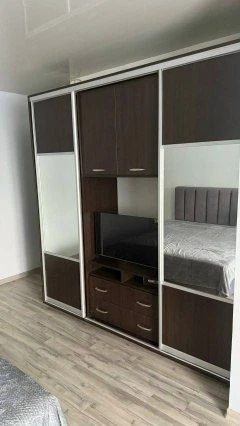 ❗️Никогда не сбрасывайте предоплату❗️
Сдам 1-комнатную квартиру в куйбышевской районе, пл. Бакинских комиссаров

Этаж 2/5
Площадь 42 кв. М
Квартира полностью оснащена и оборудована все необходимым,
Установлена двуспальная кровать.
Вода по графику, возможна установка накопительного бака.

💸Стоимость аренды: 27 000 руб. + к/у
‼️Все консультации бесплатны
Все просмотры назначаются по звонку ‼️
☎️ Телефон +7(949)077-81-38 - фотография - 1