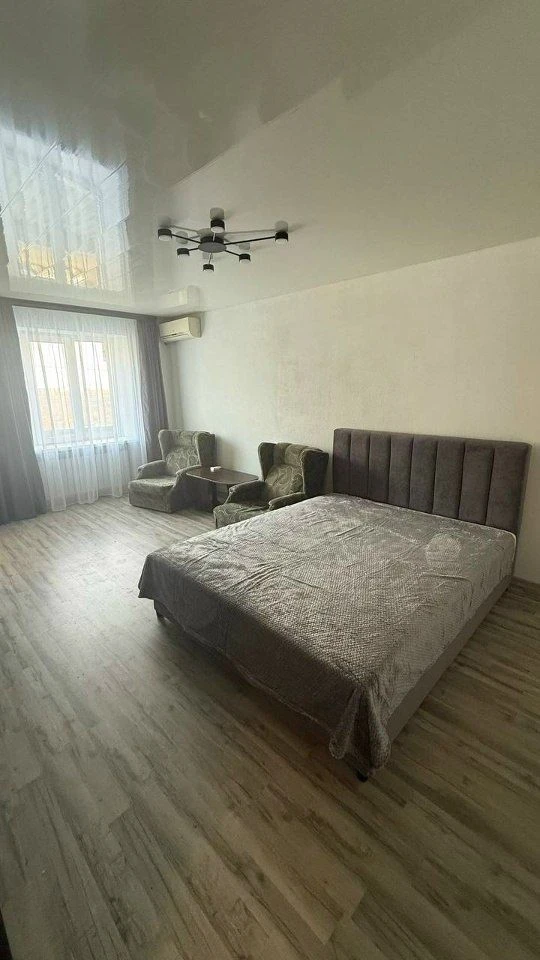 ❗️Никогда не сбрасывайте предоплату❗️
Сдам 1-комнатную квартиру в куйбышевской районе, пл. Бакинских комиссаров

Этаж 2/5
Площадь 42 кв. М
Квартира полностью оснащена и оборудована все необходимым,
Установлена двуспальная кровать.
Вода по графику, возможна установка накопительного бака.

💸Стоимость аренды: 27 000 руб. + к/у
‼️Все консультации бесплатны
Все просмотры назначаются по звонку ‼️
☎️ Телефон +7(949)077-81-38 - фотография - 6