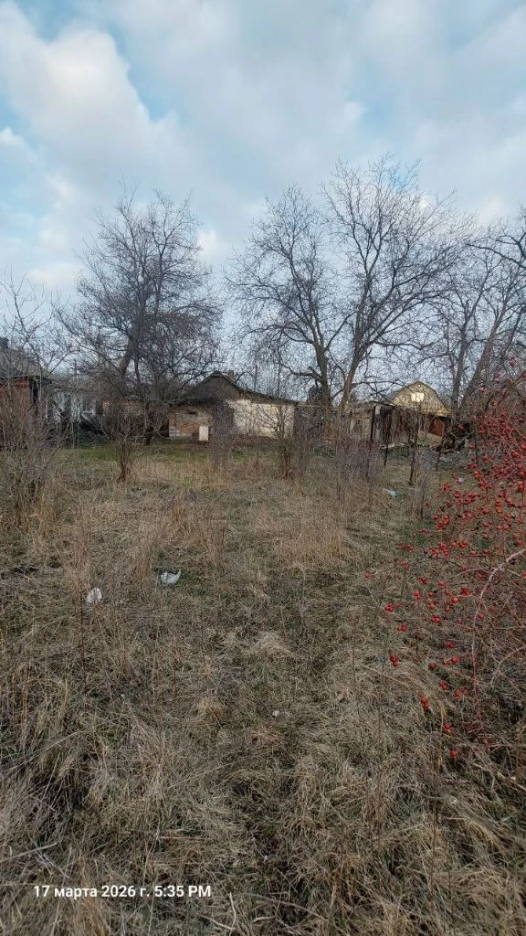 Продается 2-х комнатный дом с большим земельным участком, ул. Удальцова дом 54, ориентир "базарный посёлок. В петровском районе.
Характеристики:
✅ Количество комнат - 2 комнаты.
✅ Общая площадь - 44,6 кв. М.
✅ Дом отдельно стоящий, требует капитального ремонта. Может быть использован как дача.
✅ Площадь участка -10 соток (не приватизирован, указан в технической документации).
✅ Вода-централизованная, заведена в дом.
✅ Канализация - сливная яма.
✅ Удобства в доме.
✅ Газ по забору.
⚡Цена 950 000⚡
☎ +7 949 508 04 04 ☎ +7 949 509 04 04
Больше информации на сайте этаж. Рус
Артикул 005162 - фотография - 4