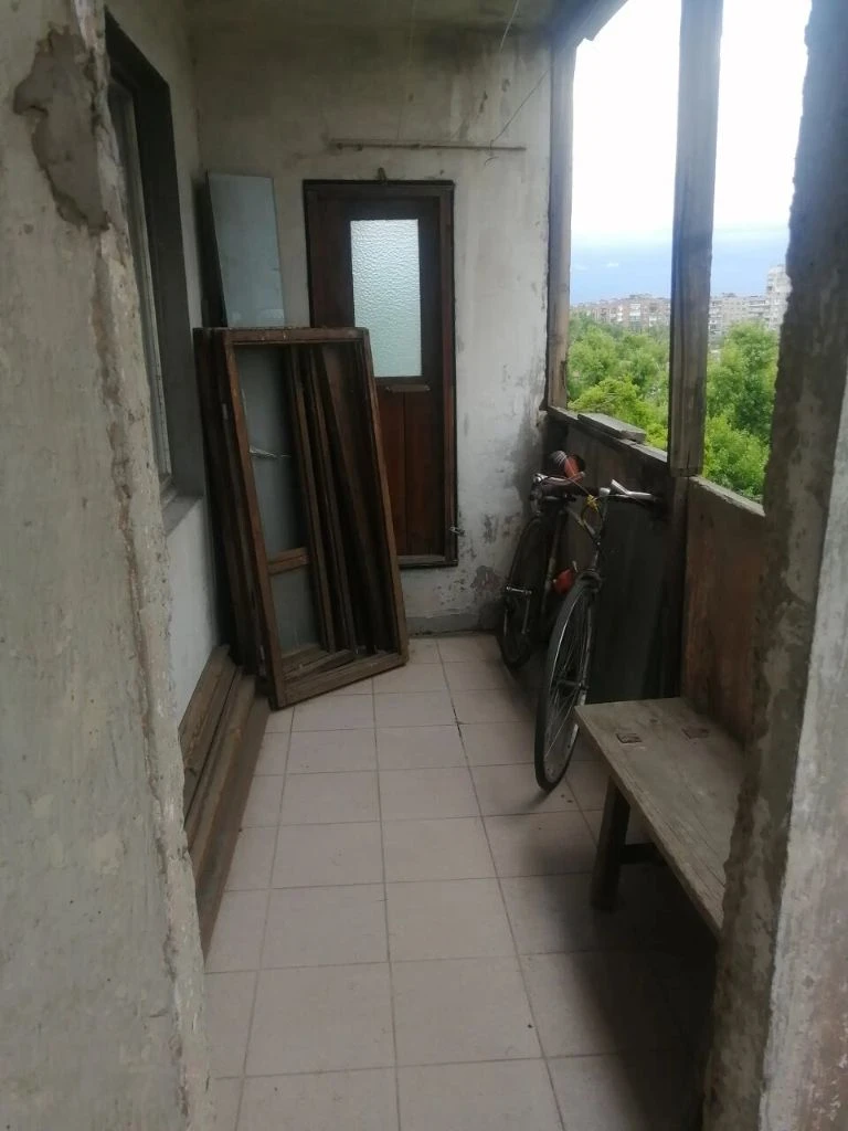 Продается 4-х комнатная квартира, мкр. Текстильщик, ул. Петровского, дом 130
В кировском районе. На 8 - м этаже 9 - ти этажного дома.
Характеристики
✅ Количество комнат - 4 комнаты.
✅ Общая площадь - 87 кв. М.
✅ Жилая площадь- 56 кв. М.
✅ Кухня - 9,5 кв. М.
✅ Квартира не угловая.
✅ Большая кладовая/гардеробная.
✅ Вода по графику. На этаж поднимается.
✅ Продажа с мебелью и техникой.
✅ Документы готовы.
⚡Цена 4,6 млн. Рублей ⚡
☎ +7 949 509 04 04 ☎ +7 949 508 04 04
Больше информации на сайте этаж. Рус
Артикул 005190 - фотография - 7