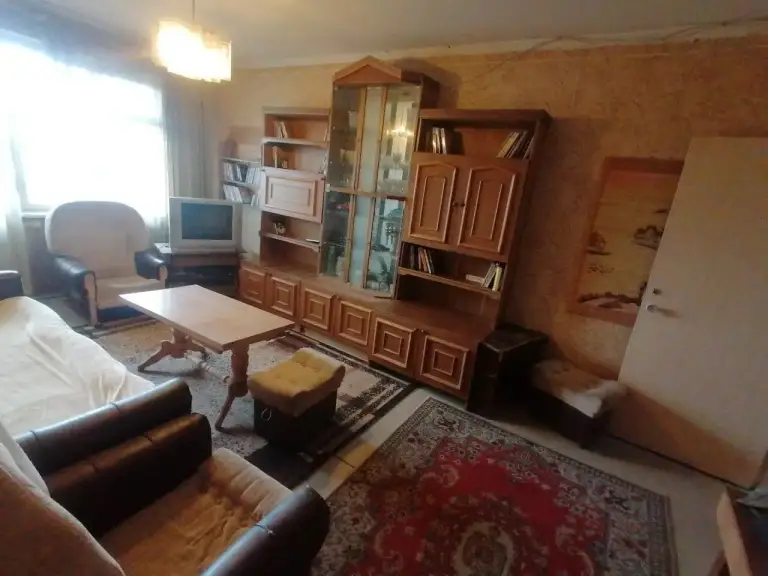 Продается 4-х комнатная квартира, мкр. Текстильщик, ул. Петровского, дом 130
В кировском районе. На 8 - м этаже 9 - ти этажного дома.
Характеристики
✅ Количество комнат - 4 комнаты.
✅ Общая площадь - 87 кв. М.
✅ Жилая площадь- 56 кв. М.
✅ Кухня - 9,5 кв. М.
✅ Квартира не угловая.
✅ Большая кладовая/гардеробная.
✅ Вода по графику. На этаж поднимается.
✅ Продажа с мебелью и техникой.
✅ Документы готовы.
⚡Цена 4,6 млн. Рублей ⚡
☎ +7 949 509 04 04 ☎ +7 949 508 04 04
Больше информации на сайте этаж. Рус
Артикул 005190 - фотография - 1