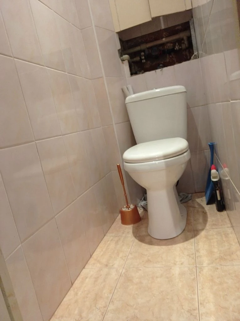 Недвижимость донецк днр. Продажа 3 комн кв калининский рн. Грузия цена 6800 000 руб
Агентство недвижимости ☎+79494046048
Комнат 3
Площадь 65.58м²
Жилая 43.4 м²
Кухня 9 м²
Этаж 5 из 9
Расположение центр донецка, пр. Ильича №28 (номер дома указан ориентировочный) место центр калининского р-на. Грузия. Инфраструктура современная. Отличная транспортная развязка. Рядом расположены магазины, больницы, театр кукол, школа, садик, остановка транспорта.

Документы готовы. Собственник в донецке. Фото соответствуют, дополнительные по запросу.
Уютная, приятная 3х комнатная квартира расположена на 8-ом этаже 9-ти этажного дома. Комнаты одна раздельная и две смежные. Лоджия, балкон застеклённые, пластик. Санузел раздельный. В квартире сделан евроремонт 2000г. Продается с мебелью, бытовой техникой (холодильник, кондиционер). Кухонный гарнитур. Окна пластик. Отличная входная дверь, тамбур на две квартиры. Подъезд ухоженный.

Вода холодная по графику. Подача воды в квартиру.

Возле дома есть место для парковки машины и детская площадка.
Отличный вариант. Звоните, ждём только вас. Пока в продаже).
Цена 6800000р +услуги риелтора.

Предложение от агентства недвижимости, подбор вариантов различной степени комфортности, все районы г. Донецка. Оставляйте свои заявки, наша база ежедневно обновляется. С нами легко и уверенно. Будем рады быть вам полезными.
+79494046048 Феникс-телеграмм, max. - фотография - 5