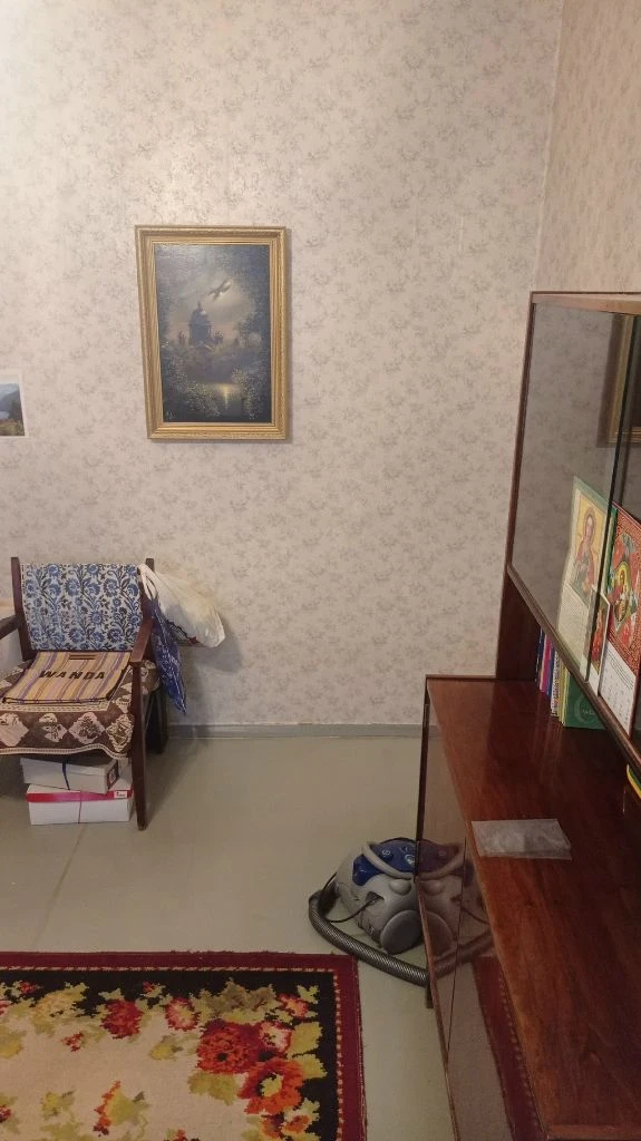 Недвижимость донецк днр. Продажа 3 комн кв калининский рн. Грузия цена 6800 000 руб
Агентство недвижимости ☎+79494046048
Комнат 3
Площадь 65.58м²
Жилая 43.4 м²
Кухня 9 м²
Этаж 5 из 9
Расположение центр донецка, пр. Ильича №28 (номер дома указан ориентировочный) место центр калининского р-на. Грузия. Инфраструктура современная. Отличная транспортная развязка. Рядом расположены магазины, больницы, театр кукол, школа, садик, остановка транспорта.

Документы готовы. Собственник в донецке. Фото соответствуют, дополнительные по запросу.
Уютная, приятная 3х комнатная квартира расположена на 8-ом этаже 9-ти этажного дома. Комнаты одна раздельная и две смежные. Лоджия, балкон застеклённые, пластик. Санузел раздельный. В квартире сделан евроремонт 2000г. Продается с мебелью, бытовой техникой (холодильник, кондиционер). Кухонный гарнитур. Окна пластик. Отличная входная дверь, тамбур на две квартиры. Подъезд ухоженный.

Вода холодная по графику. Подача воды в квартиру.

Возле дома есть место для парковки машины и детская площадка.
Отличный вариант. Звоните, ждём только вас. Пока в продаже).
Цена 6800000р +услуги риелтора.

Предложение от агентства недвижимости, подбор вариантов различной степени комфортности, все районы г. Донецка. Оставляйте свои заявки, наша база ежедневно обновляется. С нами легко и уверенно. Будем рады быть вам полезными.
+79494046048 Феникс-телеграмм, max. - фотография - 10
